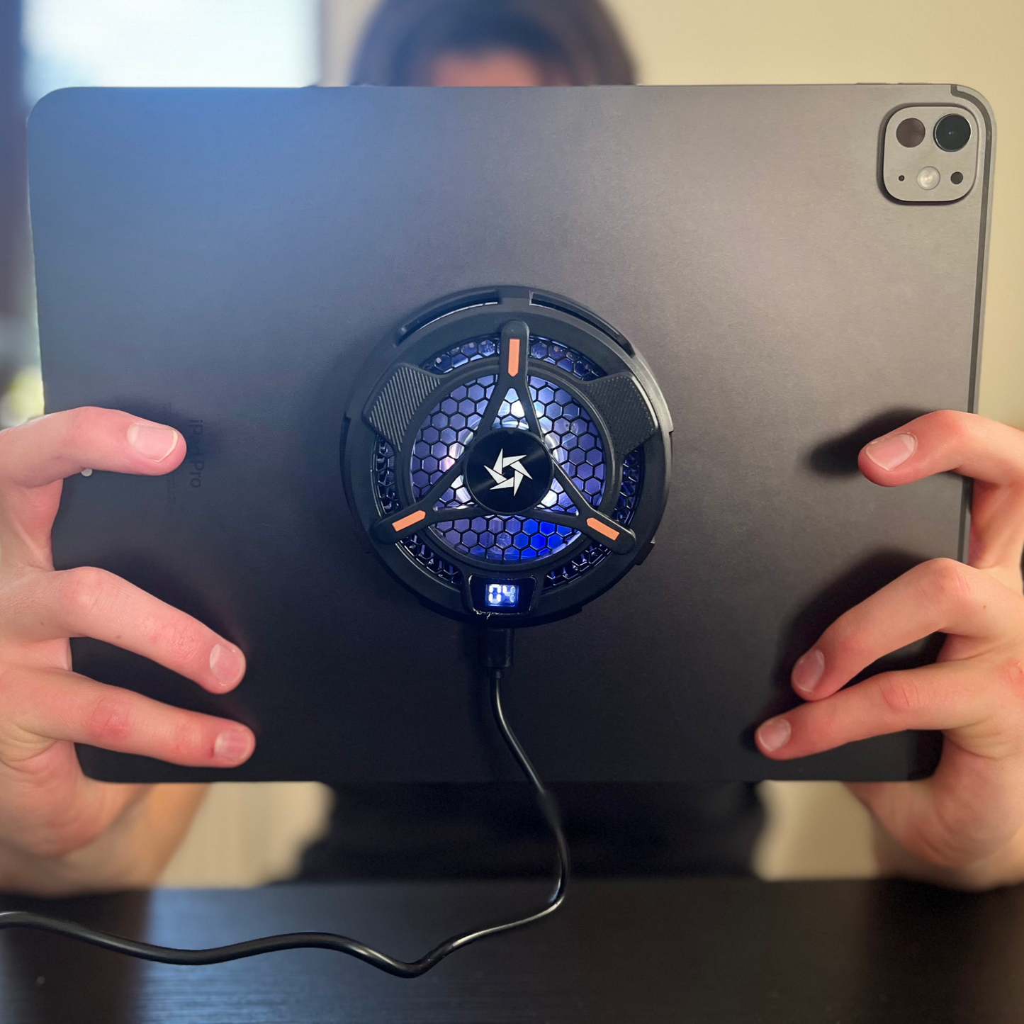 SL06 - Magnetic Tablet Cooler